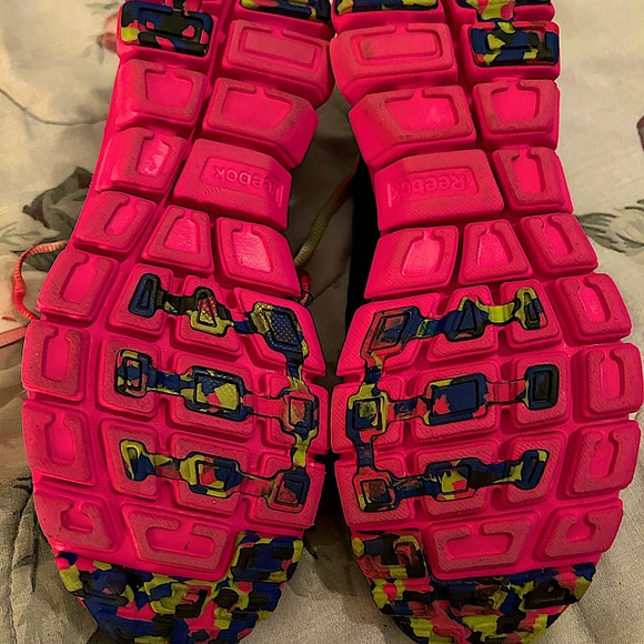 Reebok Classic Realflex Runner L Sneakers in Athletic Black/Pink - Picture 5 of 5